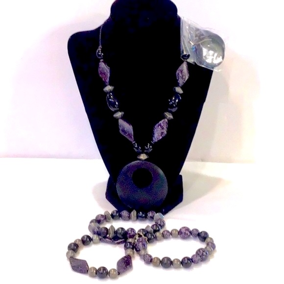 3 pc set!  Purple Necklace, earrings & triple bracelets like new - Picture 1 of 10